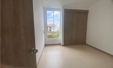 CASA DE DOS PISOS EN HACIENDA EL CASTILLO - TULIPANES, CALI