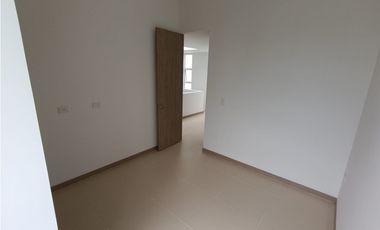 CASA DE DOS PISOS EN HACIENDA EL CASTILLO - TULIPANES, CALI