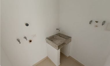 CASA DE DOS PISOS EN HACIENDA EL CASTILLO - TULIPANES, CALI