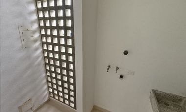 CASA DE DOS PISOS EN HACIENDA EL CASTILLO - TULIPANES, CALI