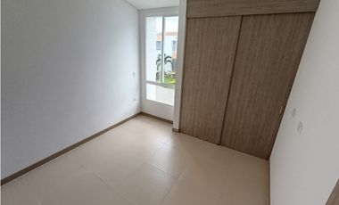 CASA DE DOS PISOS EN HACIENDA EL CASTILLO - TULIPANES, CALI