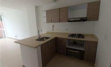 CASA DE DOS PISOS EN HACIENDA EL CASTILLO - TULIPANES, CALI