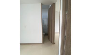 CASA DE DOS PISOS EN HACIENDA EL CASTILLO - TULIPANES, CALI