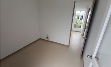 CASA DE DOS PISOS EN HACIENDA EL CASTILLO - TULIPANES, CALI