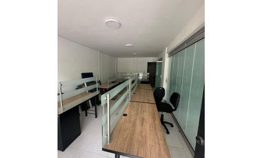 SE ARRIENDA EXCELENTE OFICINA AMOBLADA