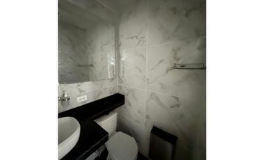 SE ARRIENDA EXCELENTE OFICINA AMOBLADA