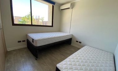 CASA 3 DORM MAS SERVICIO AV DEL VALLE ABRIL