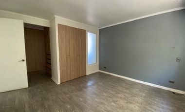 CASA 3 DORM MAS SERVICIO AV DEL VALLE ABRIL