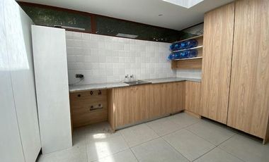 CASA 3 DORM MAS SERVICIO AV DEL VALLE ABRIL