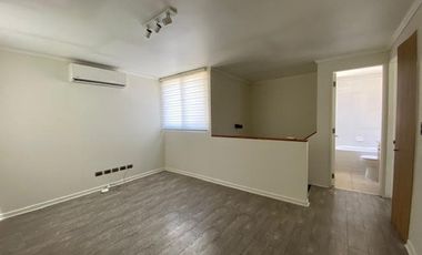 CASA 3 DORM MAS SERVICIO AV DEL VALLE ABRIL