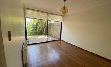 CASA 3 DORM MAS SERVICIO AV DEL VALLE ABRIL