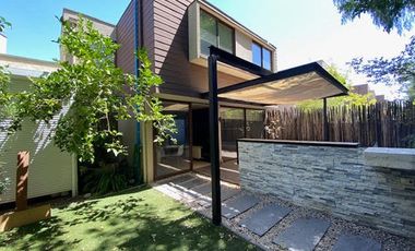 CASA 3 DORM MAS SERVICIO AV DEL VALLE ABRIL