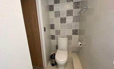 CASA 3 DORM MAS SERVICIO AV DEL VALLE ABRIL