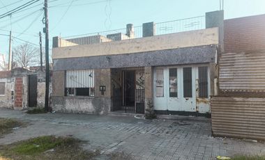 Casa de oportunidad con 2 dormitorios más cochera en zona Norte
