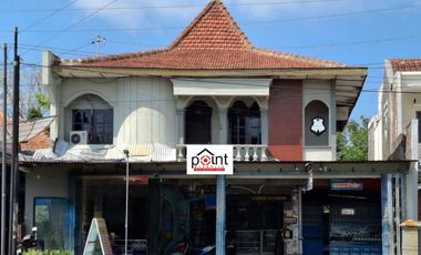 Rumah dan ruang usaha luas di jalan raya Sukoharjo Kota