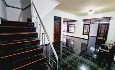 Rumah Nyaman 2lantai Tengah Kota Akses Lebar Kerten Solo