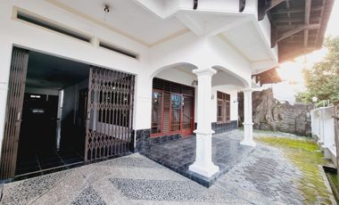 Rumah Nyaman 2lantai Tengah Kota Akses Lebar Kerten Solo