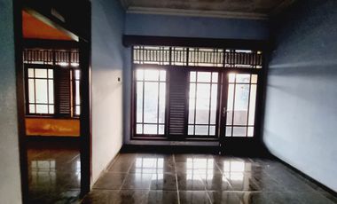 Rumah Nyaman 2lantai Tengah Kota Akses Lebar Kerten Solo