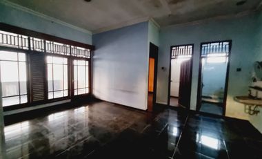 Rumah Nyaman 2lantai Tengah Kota Akses Lebar Kerten Solo