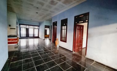 Rumah Nyaman 2lantai Tengah Kota Akses Lebar Kerten Solo