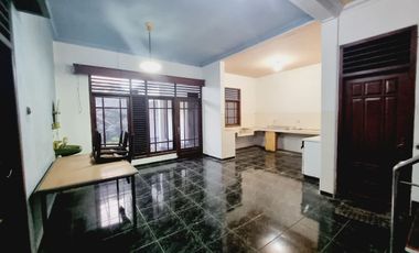 Rumah Nyaman 2lantai Tengah Kota Akses Lebar Kerten Solo