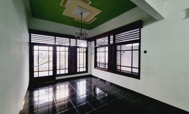 Rumah Nyaman 2lantai Tengah Kota Akses Lebar Kerten Solo