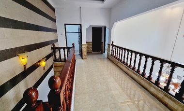 Rumah Bagus 2 Lt Dekat De Djolomadu Colomadu KRA