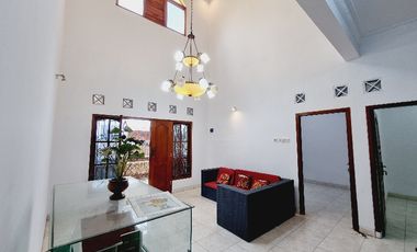 Rumah Bagus 2 Lt Dekat De Djolomadu Colomadu KRA