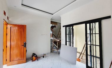6 Unit Sisa 2 Unit  Rumah Mewah 2 Lt  Dalam Town House di Solo Kota