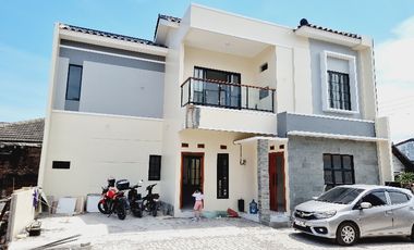 6 Unit Sisa 2 Unit  Rumah Mewah 2 Lt  Dalam Town House di Solo Kota