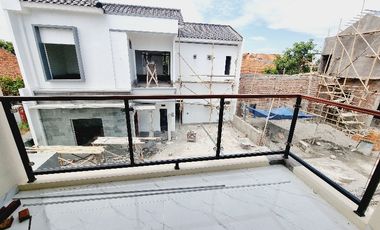 6 Unit Sisa 2 Unit  Rumah Mewah 2 Lt  Dalam Town House di Solo Kota