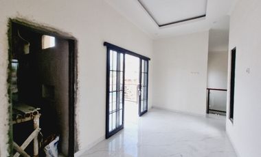 6 Unit Sisa 2 Unit  Rumah Mewah 2 Lt  Dalam Town House di Solo Kota