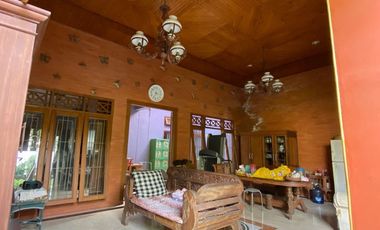 Rumah Mewah Full Jati di Perumahan Gawanan Colomadu