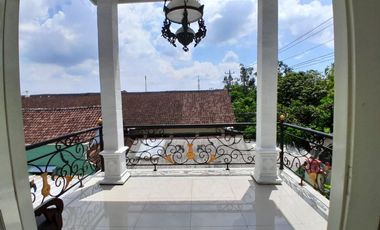 Rumah Hunian Dan Tempat Usaha Tengah Kota Karangasem Solo