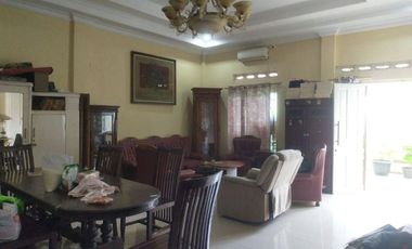 Rumah Hunian Dan Tempat Usaha Tengah Kota Karangasem Solo