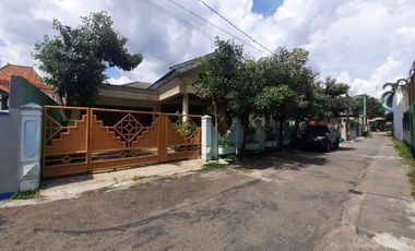 Rumah Luas Lingkungan Aman Dekat Jln Slamet Riyadi Penumping