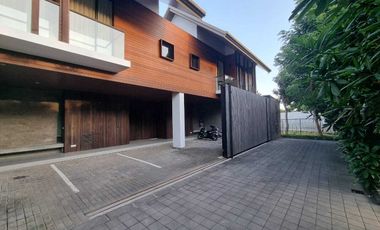 villa mewah di pusat kota Renon Denpasar Sanur,siap huni