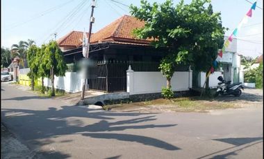 Rumah Hook Strategis Tengah Kota Sumber Solo