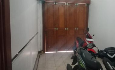 Rumah Second harga turun 2 Lt terawat dekat tol klodran