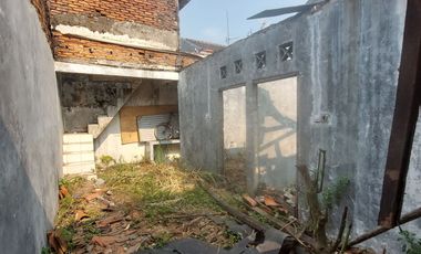 Dalam Komplek ! Rumah Bahan Hitung Tanah 1,5 Lantai Full Bata Merah