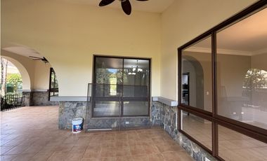 Se Alquila Casa con piscina en Camino de Cruces, Clayton