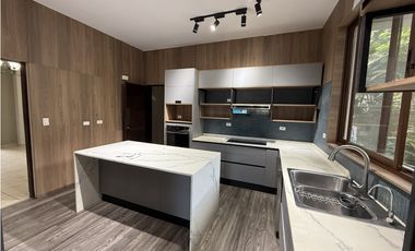 Se Alquila Casa con piscina en Camino de Cruces, Clayton