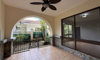 Se Alquila Casa con piscina en Camino de Cruces, Clayton