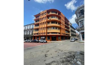 CASCO ANTIGUO / PH PLAZA CENTRAL / 240 M / FRENTE A VIA EN ESQUINA