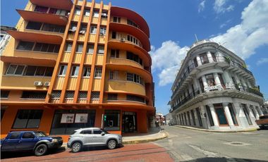 CASCO ANTIGUO / PH PLAZA CENTRAL / 240 M / FRENTE A VIA EN ESQUINA
