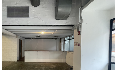 CASCO ANTIGUO / PH PLAZA CENTRAL / 240 M / FRENTE A VIA EN ESQUINA