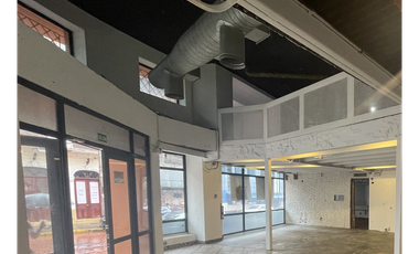 CASCO ANTIGUO / PH PLAZA CENTRAL / 240 M / FRENTE A VIA EN ESQUINA