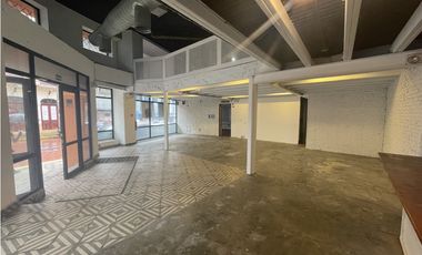 CASCO ANTIGUO / PH PLAZA CENTRAL / 240 M / FRENTE A VIA EN ESQUINA