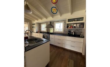 VENTA / CASA MODERNA CON GAS NATURAL / SIERRA DE LOS PADRES