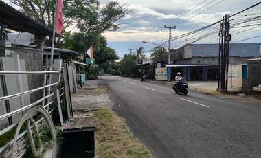 Toko + Gudang Lokasi Strategis Kawasan Perdagangan Di Jl. RayaSeririt